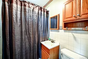 79 Woodrow Pkwy, Babylon, NY 11702 - Photo 19