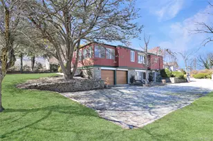 11 Valley View Rd, Great Neck, NY 11021 - Photo 7