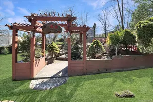 11 Valley View Rd, Great Neck, NY 11021 - Photo 15