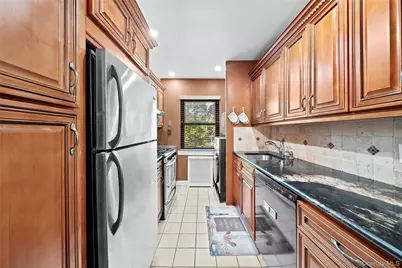 1195 East Broadway #L23, Hewlett, NY 11557 - Photo 7