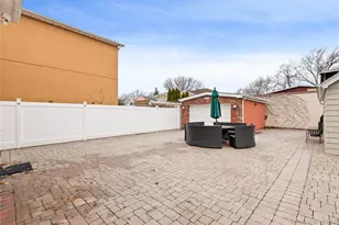 89-21 Aubrey Ave, Glendale, NY 11385 - Photo 11