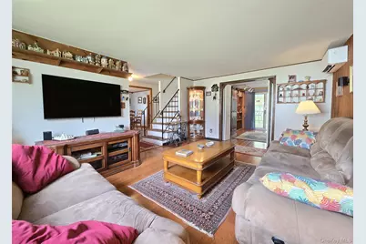 8 Corvette Road, Selden, NY 11784 - Photo 3