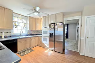 10 Hyde Ln, Coram, NY 11727 - Photo 7