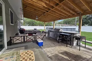 10 Hyde Ln, Coram, NY 11727 - Photo 21