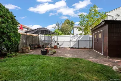 126 Carnegie Avenue, Elmont, NY 11003 - Photo 33