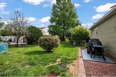 126 Carnegie Avenue, Elmont, NY 11003 - Photo 31