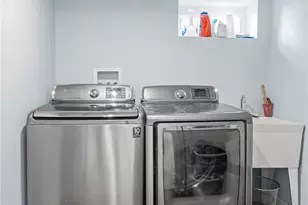 7 Driftwood Dr, Glen Cove, NY 11542 - Photo 35