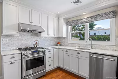 7 Driftwood Drive, Glen Cove, NY 11542 - Photo 21