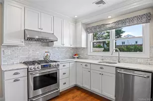 7 Driftwood Dr, Glen Cove, NY 11542 - Photo 21