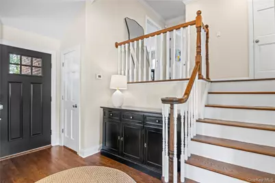 7 Driftwood Drive, Glen Cove, NY 11542 - Photo 5