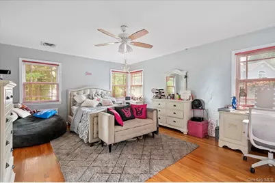 1361 E Boxwood Drive E, Hewlett, NY 11557 - Photo 17