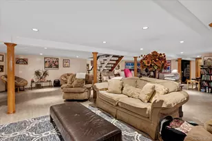 1361 Boxwood Dr E, Hewlett, NY 11557 - Photo 23