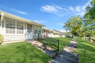 269 Berwick Ct, Ridge, NY 11961 - Photo 5