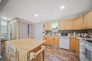 35 Maple Ave, Bellport, NY 11713 - Photo 15