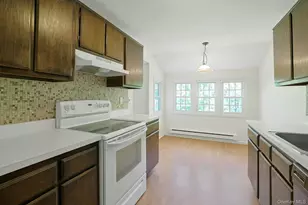 204 Holly Stream Ct, Brewster, NY 10509 - Photo 7