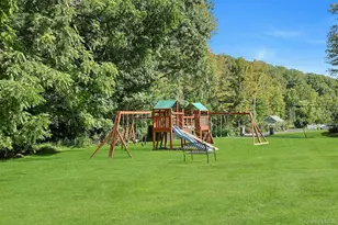 204 Holly Stream Ct, Brewster, NY 10509 - Photo 17