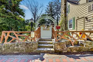 16 Ascot Ridge Rd, Great Neck, NY 11021 - Photo 5