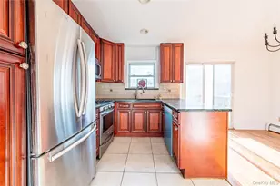 1027 Throggmorton Ave, Bronx, NY 10465 - Photo 3