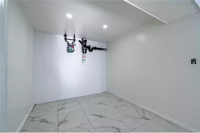 1027 Throggmorton Avenue, Bronx, NY 10465 - Photo 23