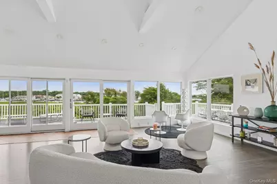 333 Roe Avenue, Patchogue, NY 11772 - Photo 3