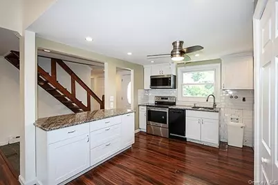 36 Torrey Pine Lane, Medford, NY 11763 - Photo 9