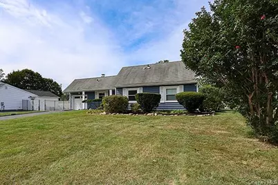 36 Torrey Pine Lane, Medford, NY 11763 - Photo 3