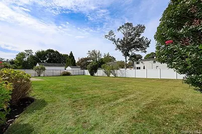 36 Torrey Pine Lane, Medford, NY 11763 - Photo 31