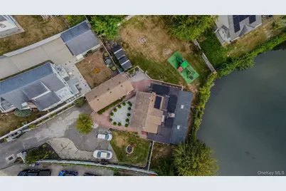 166 Cedar Court, Copiague, NY 11726 - Photo 3