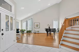 1 Ellen Ct, Glen Cove, NY 11542 - Photo 15