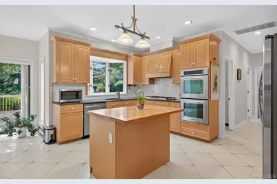 1 Ellen Court, Glen Cove, NY 11542 - Photo 23