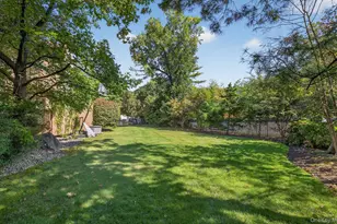 1 Ellen Ct, Glen Cove, NY 11542 - Photo 11