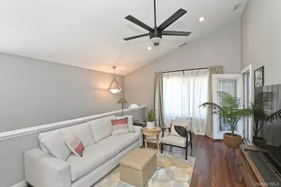 804 Birchwood Park Drive #7, Middle Island, NY 11953 - Photo 5