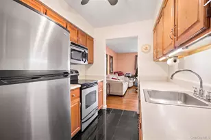 78 Cambridge Dr W, Copiague, NY 11726 - Photo 3