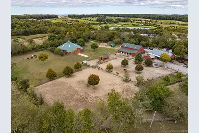 2746 Sound Avenue, Riverhead, NY 11901 - Photo 3