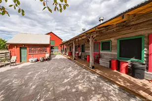 2746 Sound Ave, Riverhead, NY 11901 - Photo 21