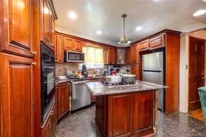 186-02 Foch Boulevard, Saint Albans, NY 11412 - Photo 19