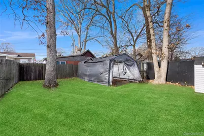 84 Pleasure Avenue, Ronkonkoma, NY 11779 - Photo 15