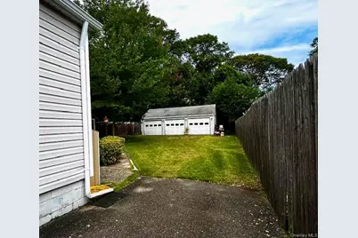 31 Champlain Street, Ronkonkoma, NY 11779 - Photo 3