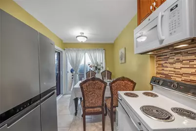 700 Broadway #28, Amityville, NY 11701 - Photo 9