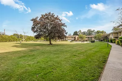 700 Broadway #28, Amityville, NY 11701 - Photo 17