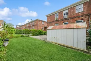 89-48 Pontiac St, Jamaica, NY 11427 - Photo 33