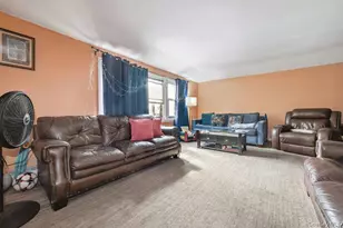 89-48 Pontiac St, Jamaica, NY 11427 - Photo 17