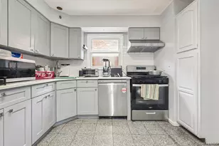 89-48 Pontiac St, Jamaica, NY 11427 - Photo 9