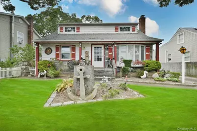 366 W Gates Avenue, Lindenhurst, NY 11757 - Photo 1