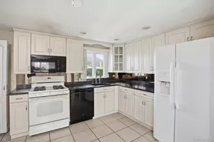 68 Westwood Ave, Deer Park, NY 11729 - Photo 23