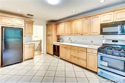 8 Apple Blossom Court, Airmont, NY 10952 - Photo 9