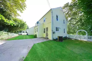 17 Pinewood Rd, Manhasset, NY 11030 - Photo 23