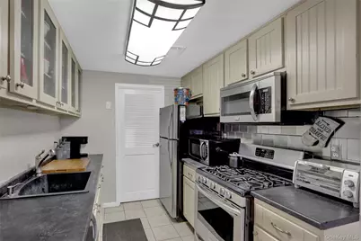 431 Clubhouse Court, Coram, NY 11727 - Photo 9