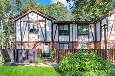 431 Clubhouse Court, Coram, NY 11727 - Photo 17