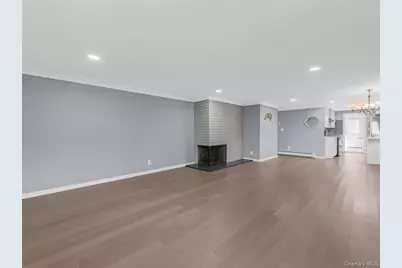 19 Ridge Drive E, Roslyn, NY 11576 - Photo 5